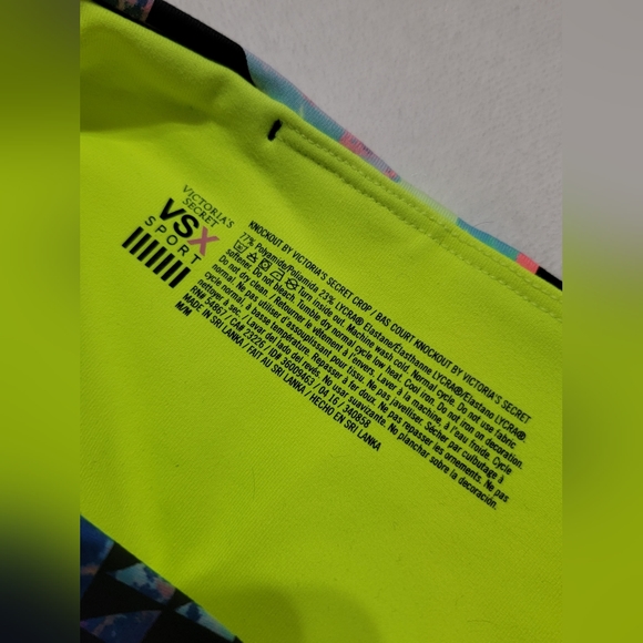 Victoria's Secret VSX Knockout Crop Leggings with Reflective Features - Picture 10 of 15